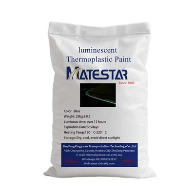 Svetleča cestna barva